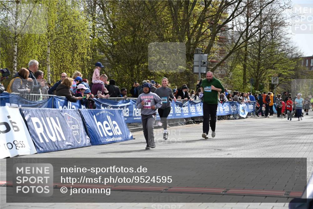 12.04.2026 - 45. Internationalen Wilhelmsburger Insellauf J. Mangold http://msf.ph/oto/9524595 12.04.2026 14:51:49 Ziel 891, 512, 394 meine-sportfotos.de