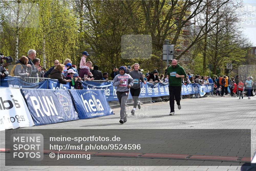 12.04.2026 - 45. Internationalen Wilhelmsburger Insellauf J. Mangold http://msf.ph/oto/9524596 12.04.2026 14:51:49 Ziel 891, 512, 394 meine-sportfotos.de
