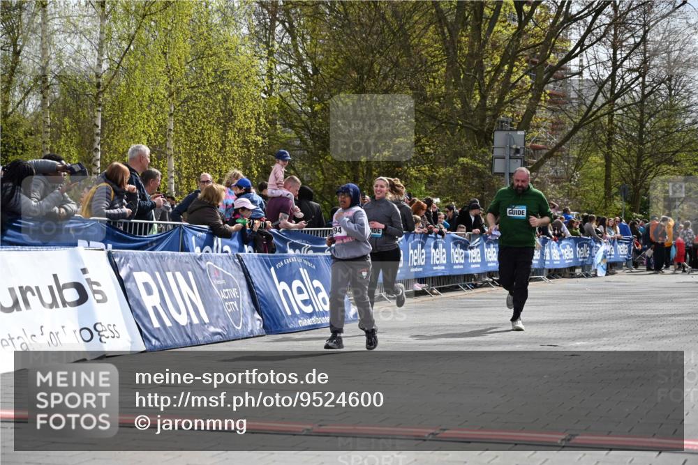 12.04.2026 - 45. Internationalen Wilhelmsburger Insellauf J. Mangold http://msf.ph/oto/9524600 12.04.2026 14:51:49 Ziel 891, 512, 394 meine-sportfotos.de