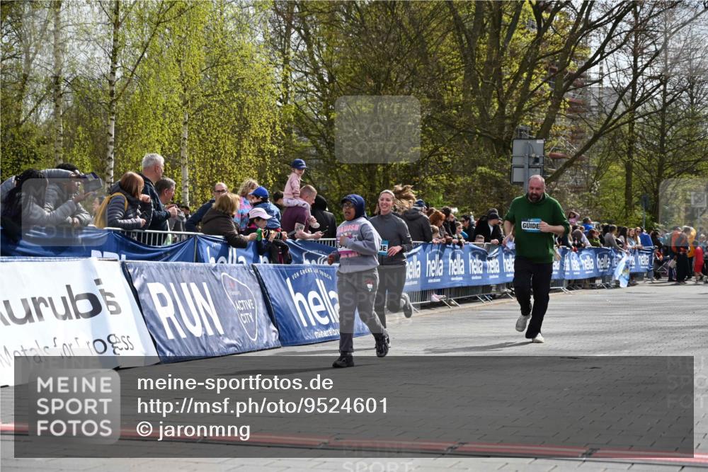 12.04.2026 - 45. Internationalen Wilhelmsburger Insellauf J. Mangold http://msf.ph/oto/9524601 12.04.2026 14:51:49 Ziel 891, 512, 394 meine-sportfotos.de