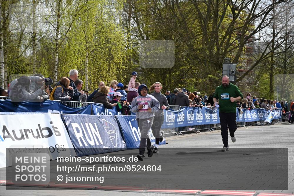 12.04.2026 - 45. Internationalen Wilhelmsburger Insellauf J. Mangold http://msf.ph/oto/9524604 12.04.2026 14:51:49 Ziel 891, 512, 394 meine-sportfotos.de