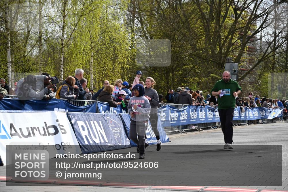 12.04.2026 - 45. Internationalen Wilhelmsburger Insellauf J. Mangold http://msf.ph/oto/9524606 12.04.2026 14:51:50 Ziel 512, 394 meine-sportfotos.de