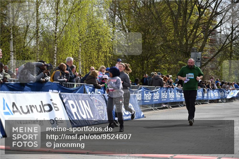 12.04.2026 - 45. Internationalen Wilhelmsburger Insellauf J. Mangold http://msf.ph/oto/9524607 12.04.2026 14:51:50 Ziel 512, 394 meine-sportfotos.de