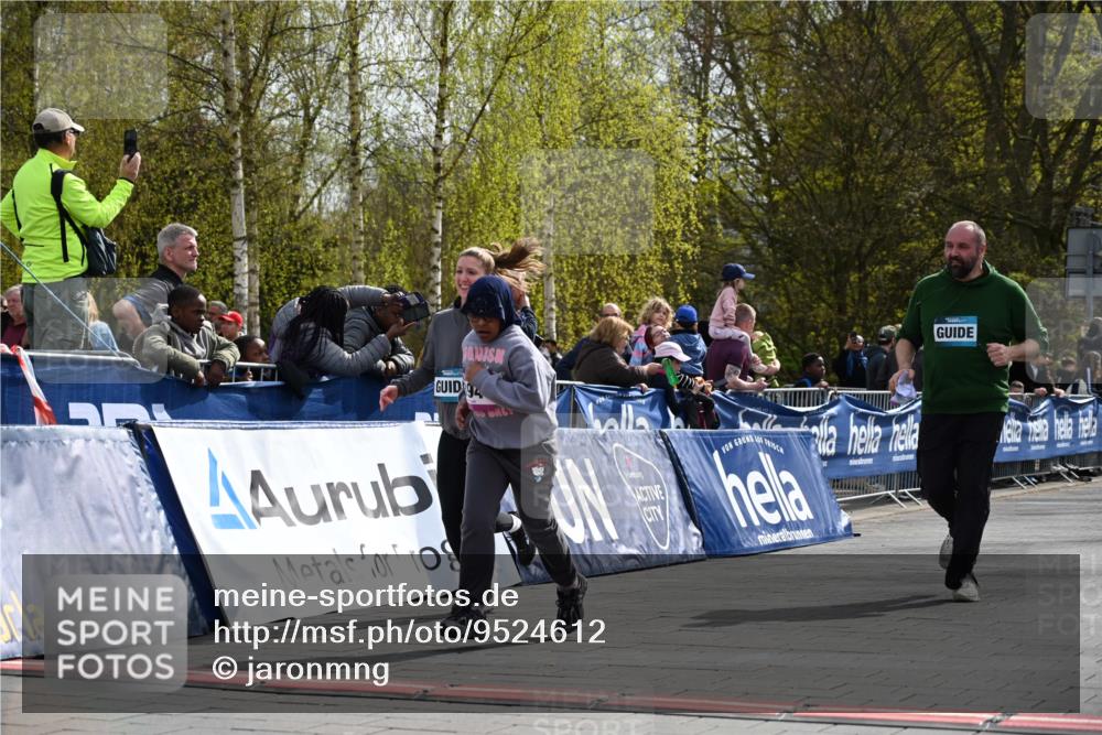 12.04.2026 - 45. Internationalen Wilhelmsburger Insellauf J. Mangold http://msf.ph/oto/9524612 12.04.2026 14:51:50 Ziel 512, 394 meine-sportfotos.de