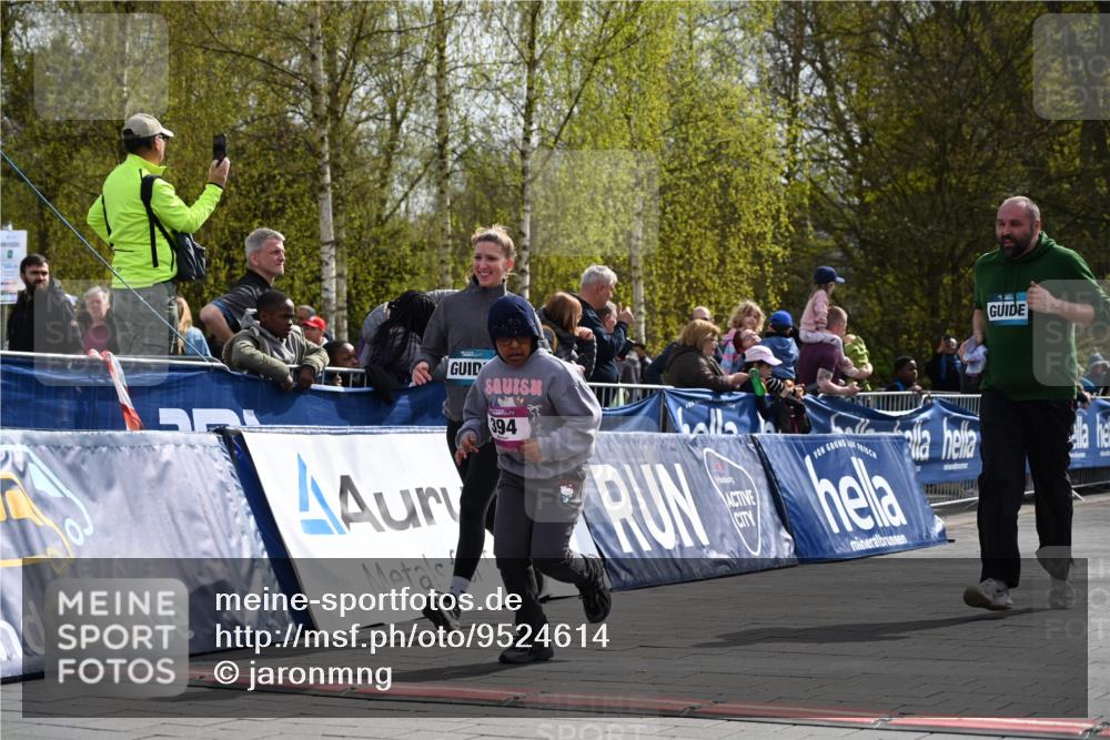 12.04.2026 - 45. Internationalen Wilhelmsburger Insellauf J. Mangold http://msf.ph/oto/9524614 12.04.2026 14:51:51 Ziel 394 meine-sportfotos.de