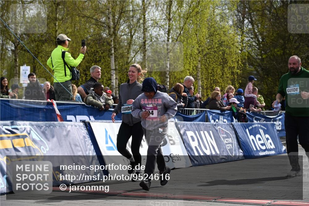 12.04.2026 - 45. Internationalen Wilhelmsburger Insellauf J. Mangold http://msf.ph/oto/9524616 12.04.2026 14:51:51 Ziel 394 meine-sportfotos.de