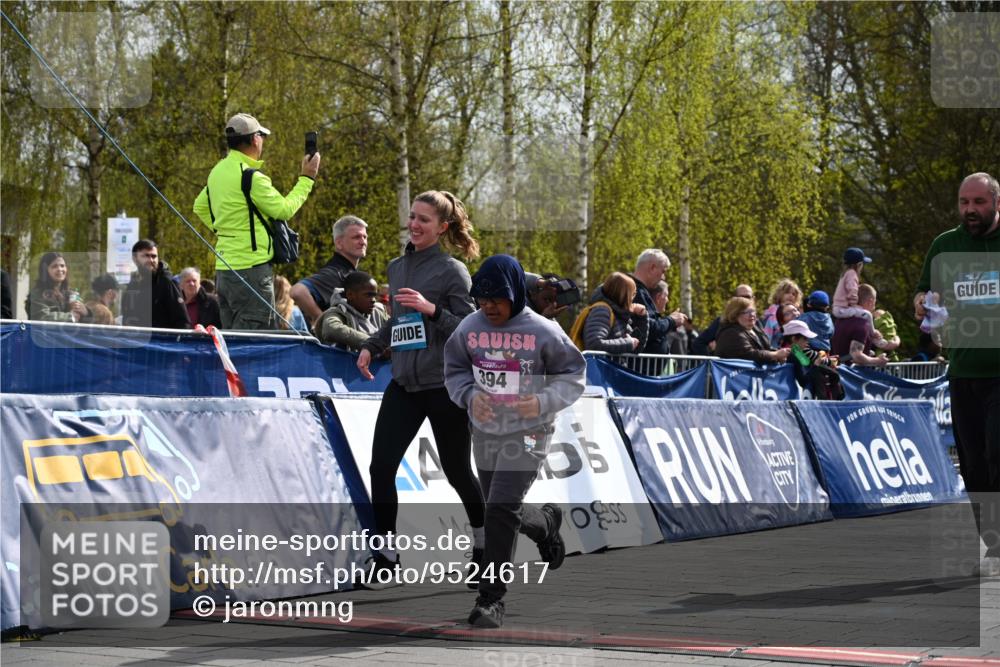 12.04.2026 - 45. Internationalen Wilhelmsburger Insellauf J. Mangold http://msf.ph/oto/9524617 12.04.2026 14:51:51 Ziel 394 meine-sportfotos.de
