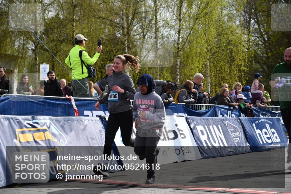 12.04.2026 - 45. Internationalen Wilhelmsburger Insellauf J. Mangold http://msf.ph/oto/9524618 12.04.2026 14:51:51 Ziel 394 meine-sportfotos.de