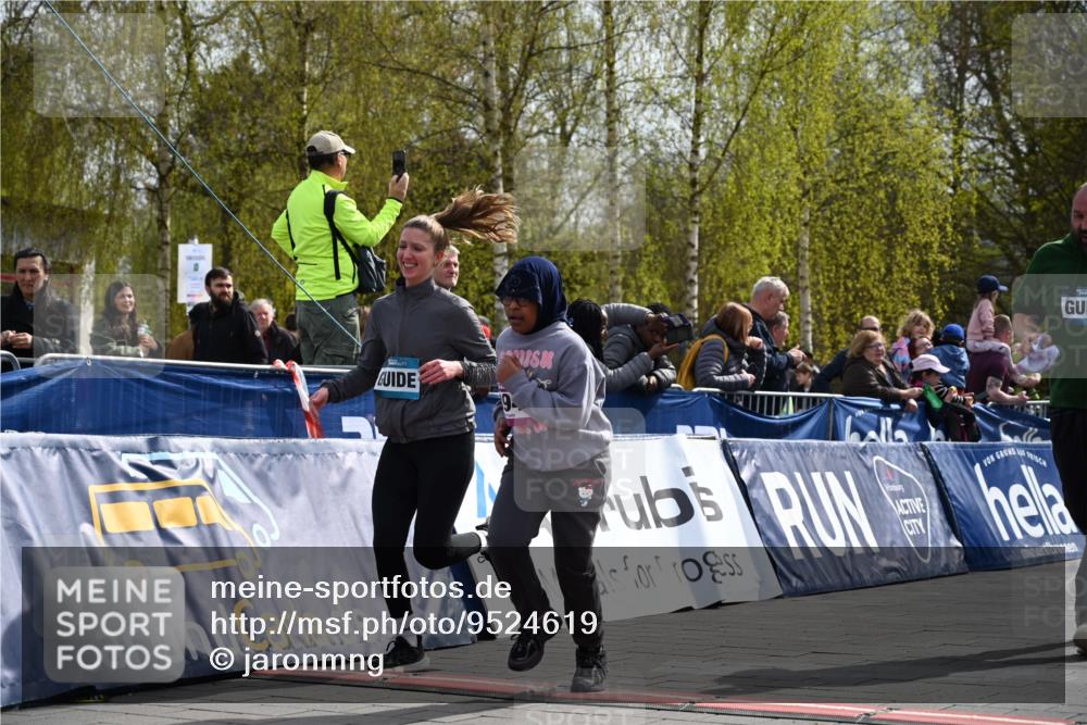 12.04.2026 - 45. Internationalen Wilhelmsburger Insellauf J. Mangold http://msf.ph/oto/9524619 12.04.2026 14:51:51 Ziel 394 meine-sportfotos.de