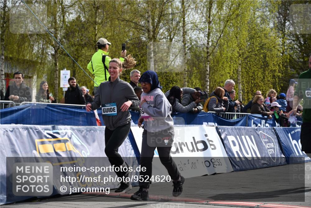 12.04.2026 - 45. Internationalen Wilhelmsburger Insellauf J. Mangold http://msf.ph/oto/9524620 12.04.2026 14:51:51 Ziel 394 meine-sportfotos.de