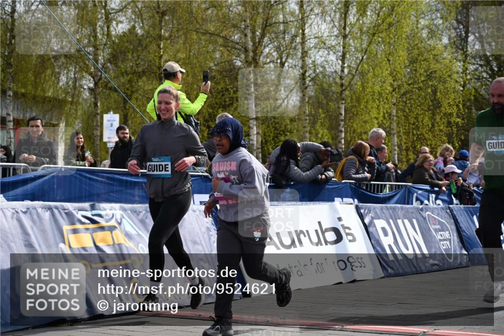 12.04.2026 - 45. Internationalen Wilhelmsburger Insellauf J. Mangold http://msf.ph/oto/9524621 12.04.2026 14:51:51 Ziel 394 meine-sportfotos.de