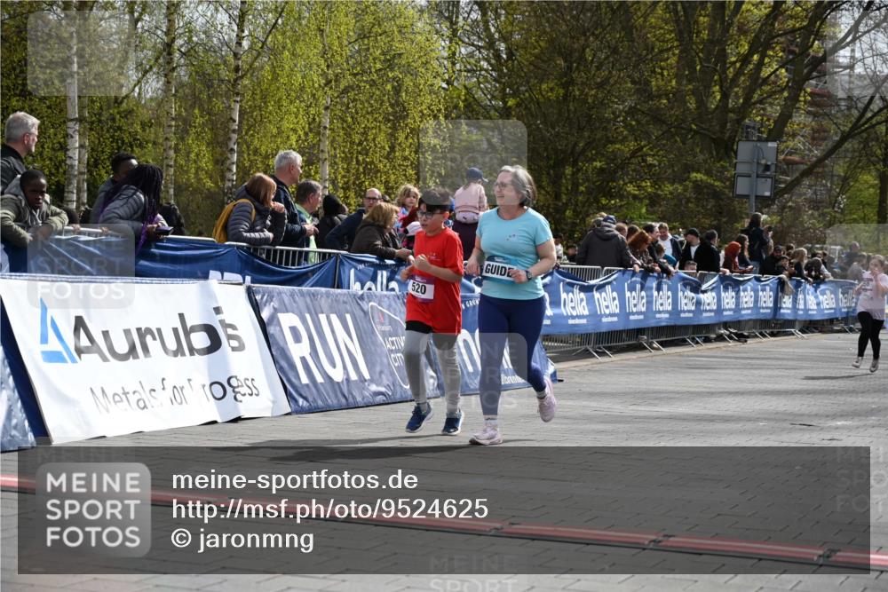 12.04.2026 - 45. Internationalen Wilhelmsburger Insellauf J. Mangold http://msf.ph/oto/9524625 12.04.2026 14:51:59 Ziel 520, 350, 892, 490 meine-sportfotos.de