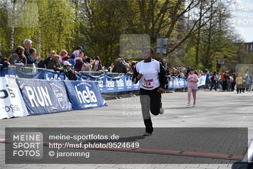 12.04.2026 - 45. Internationalen Wilhelmsburger Insellauf J. Mangold http://msf.ph/oto/9524649 12.04.2026 14:52:04 Ziel 520, 350, 892, 490, 114, 341 meine-sportfotos.de