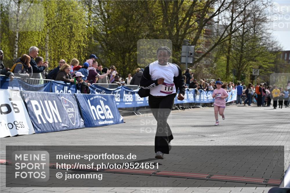 12.04.2026 - 45. Internationalen Wilhelmsburger Insellauf J. Mangold http://msf.ph/oto/9524651 12.04.2026 14:52:04 Ziel 520, 350, 892, 490, 114, 341 meine-sportfotos.de