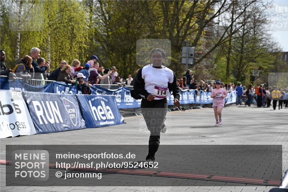 12.04.2026 - 45. Internationalen Wilhelmsburger Insellauf J. Mangold http://msf.ph/oto/9524652 12.04.2026 14:52:04 Ziel 520, 350, 892, 490, 114, 341 meine-sportfotos.de