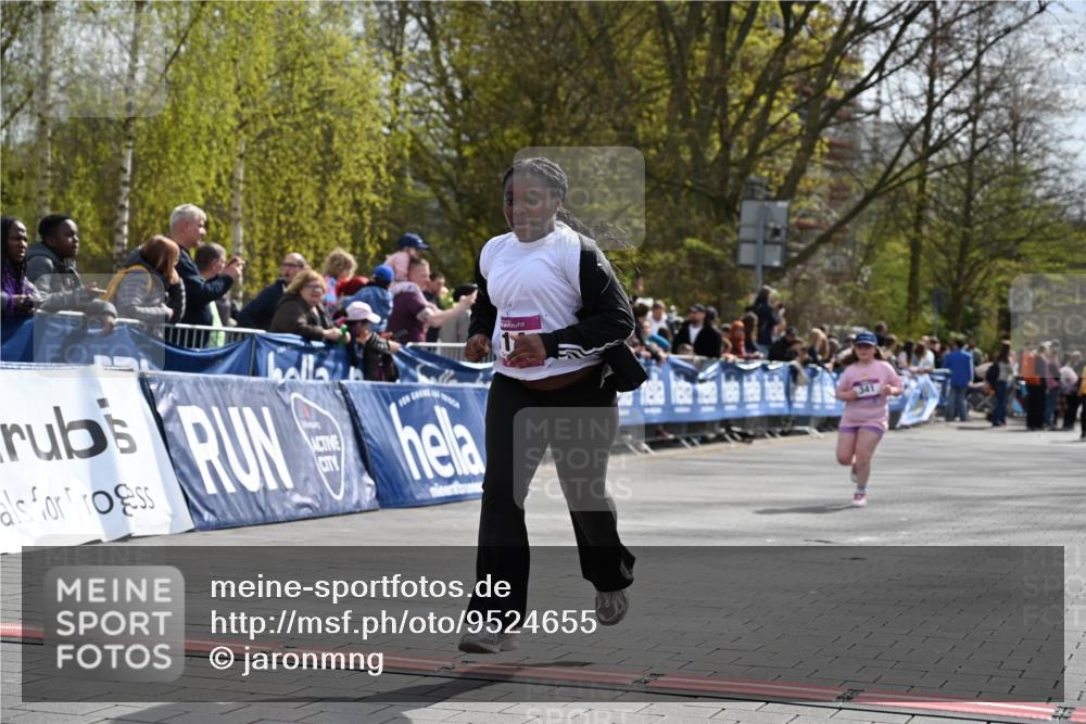 12.04.2026 - 45. Internationalen Wilhelmsburger Insellauf J. Mangold http://msf.ph/oto/9524655 12.04.2026 14:52:05 Ziel 520, 350, 892, 490, 114, 341 meine-sportfotos.de