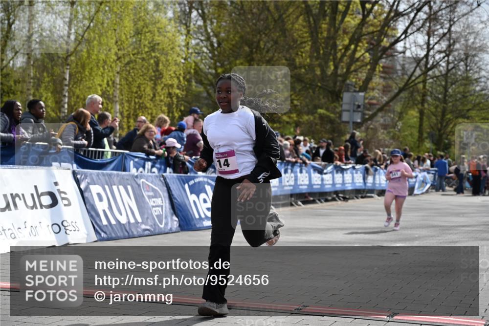 12.04.2026 - 45. Internationalen Wilhelmsburger Insellauf J. Mangold http://msf.ph/oto/9524656 12.04.2026 14:52:05 Ziel 520, 350, 892, 490, 114, 341 meine-sportfotos.de