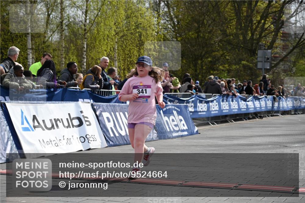 12.04.2026 - 45. Internationalen Wilhelmsburger Insellauf J. Mangold http://msf.ph/oto/9524664 12.04.2026 14:52:09 Ziel 341 meine-sportfotos.de