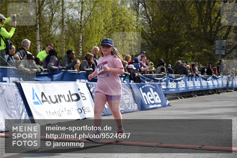 12.04.2026 - 45. Internationalen Wilhelmsburger Insellauf J. Mangold http://msf.ph/oto/9524667 12.04.2026 14:52:09 Ziel 341 meine-sportfotos.de