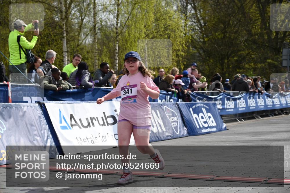 12.04.2026 - 45. Internationalen Wilhelmsburger Insellauf J. Mangold http://msf.ph/oto/9524669 12.04.2026 14:52:09 Ziel 341 meine-sportfotos.de