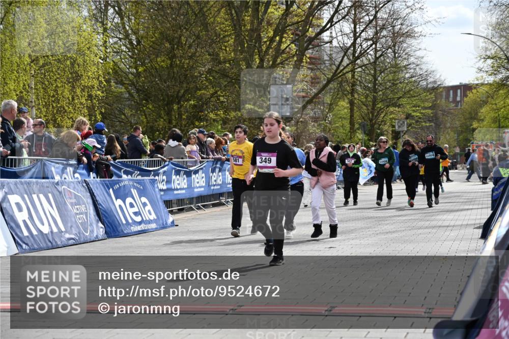 12.04.2026 - 45. Internationalen Wilhelmsburger Insellauf J. Mangold http://msf.ph/oto/9524672 12.04.2026 14:52:17 Ziel 349, 581 meine-sportfotos.de