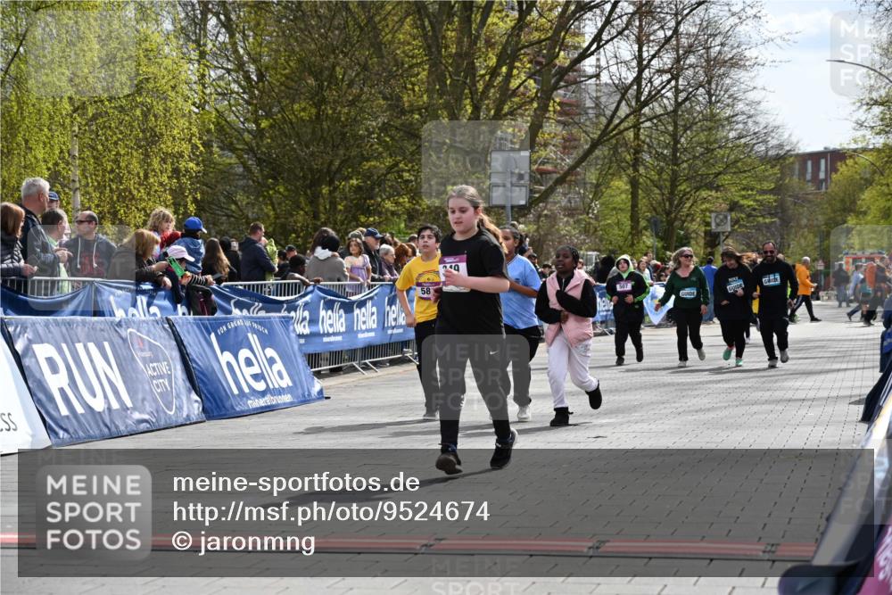 12.04.2026 - 45. Internationalen Wilhelmsburger Insellauf J. Mangold http://msf.ph/oto/9524674 12.04.2026 14:52:17 Ziel 349, 581 meine-sportfotos.de