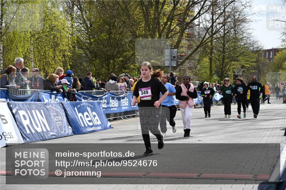 12.04.2026 - 45. Internationalen Wilhelmsburger Insellauf J. Mangold http://msf.ph/oto/9524676 12.04.2026 14:52:17 Ziel 349, 581 meine-sportfotos.de