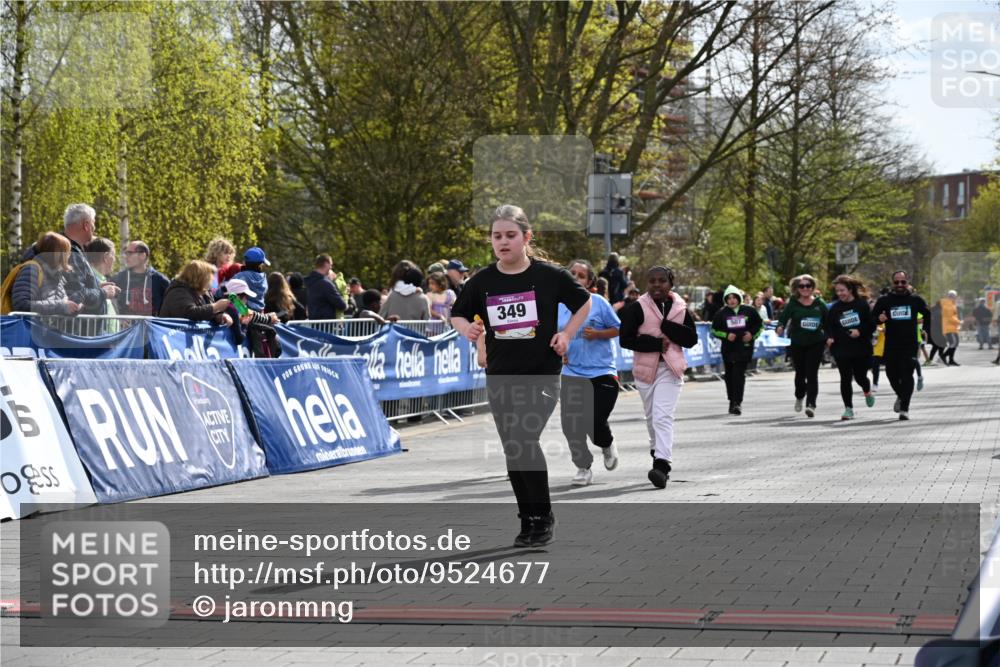 12.04.2026 - 45. Internationalen Wilhelmsburger Insellauf J. Mangold http://msf.ph/oto/9524677 12.04.2026 14:52:17 Ziel 349, 581 meine-sportfotos.de