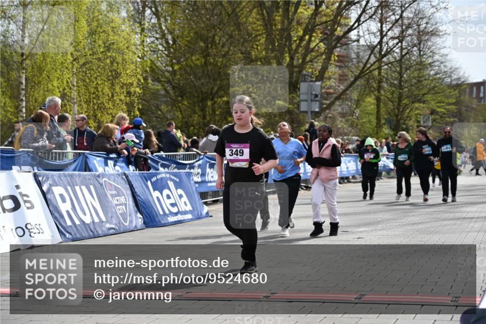 12.04.2026 - 45. Internationalen Wilhelmsburger Insellauf J. Mangold http://msf.ph/oto/9524680 12.04.2026 14:52:17 Ziel 349, 581 meine-sportfotos.de