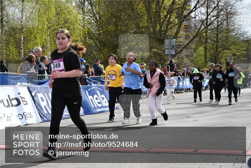 12.04.2026 - 45. Internationalen Wilhelmsburger Insellauf J. Mangold http://msf.ph/oto/9524684 12.04.2026 14:52:18 Ziel 349, 581 meine-sportfotos.de