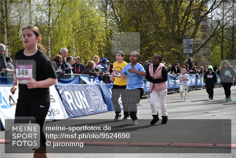 12.04.2026 - 45. Internationalen Wilhelmsburger Insellauf J. Mangold http://msf.ph/oto/9524690 12.04.2026 14:52:19 Ziel 349, 581 meine-sportfotos.de