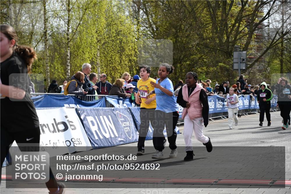 12.04.2026 - 45. Internationalen Wilhelmsburger Insellauf J. Mangold http://msf.ph/oto/9524692 12.04.2026 14:52:19 Ziel 349, 581 meine-sportfotos.de