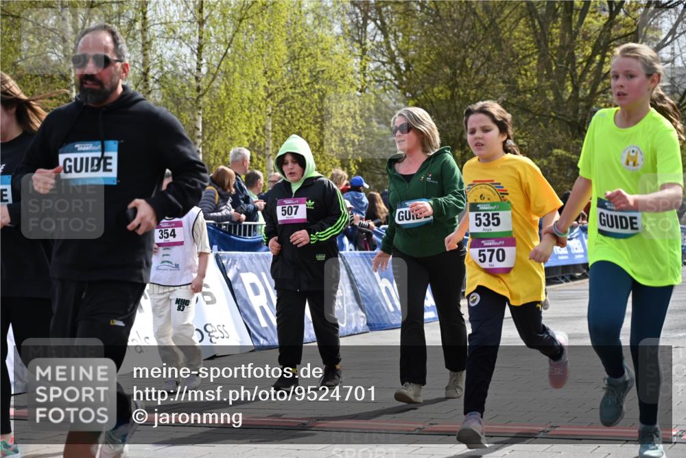 12.04.2026 - 45. Internationalen Wilhelmsburger Insellauf J. Mangold http://msf.ph/oto/9524701 12.04.2026 14:52:25 Ziel 570, 354, 507, 498 meine-sportfotos.de
