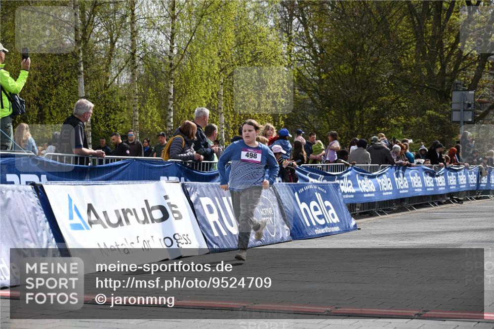 12.04.2026 - 45. Internationalen Wilhelmsburger Insellauf J. Mangold http://msf.ph/oto/9524709 12.04.2026 14:52:28 Ziel 570, 354, 507, 498 meine-sportfotos.de