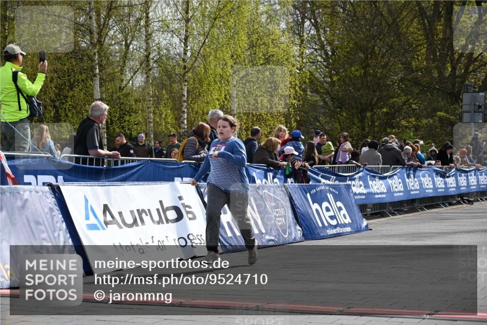 12.04.2026 - 45. Internationalen Wilhelmsburger Insellauf J. Mangold http://msf.ph/oto/9524710 12.04.2026 14:52:28 Ziel 570, 354, 507, 498 meine-sportfotos.de