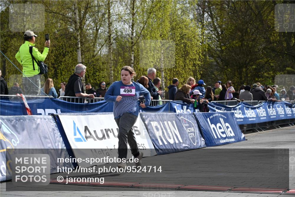 12.04.2026 - 45. Internationalen Wilhelmsburger Insellauf J. Mangold http://msf.ph/oto/9524714 12.04.2026 14:52:28 Ziel 570, 354, 507, 498 meine-sportfotos.de