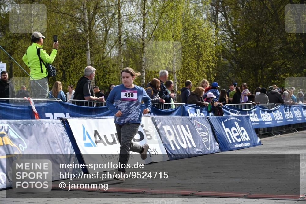 12.04.2026 - 45. Internationalen Wilhelmsburger Insellauf J. Mangold http://msf.ph/oto/9524715 12.04.2026 14:52:28 Ziel 570, 354, 507, 498 meine-sportfotos.de