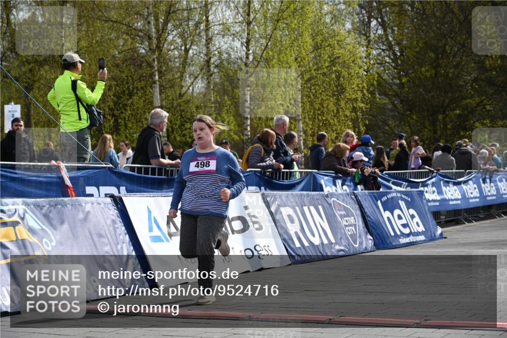 12.04.2026 - 45. Internationalen Wilhelmsburger Insellauf J. Mangold http://msf.ph/oto/9524716 12.04.2026 14:52:28 Ziel 570, 354, 507, 498 meine-sportfotos.de