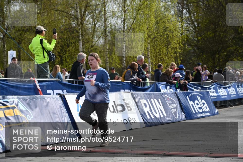 12.04.2026 - 45. Internationalen Wilhelmsburger Insellauf J. Mangold http://msf.ph/oto/9524717 12.04.2026 14:52:28 Ziel 570, 354, 507, 498 meine-sportfotos.de