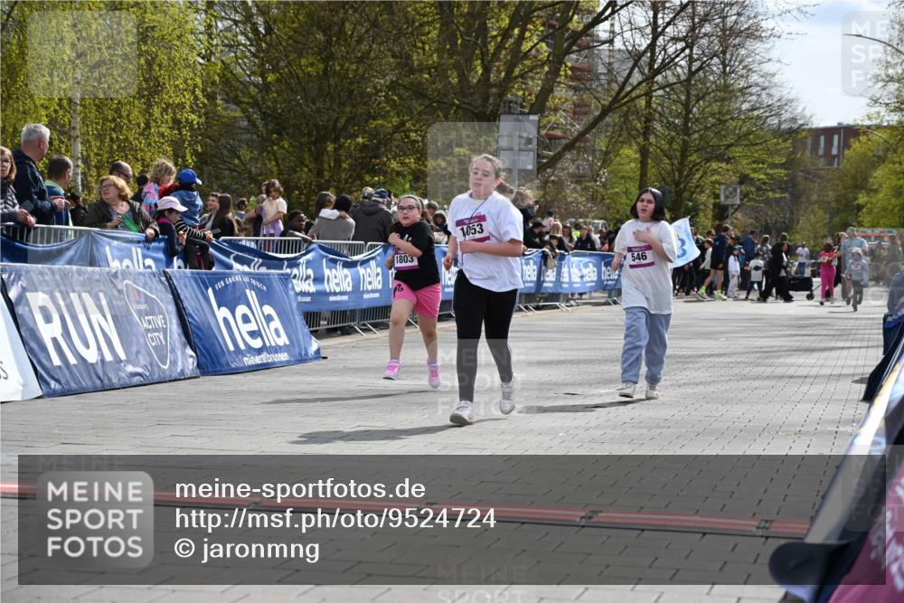 12.04.2026 - 45. Internationalen Wilhelmsburger Insellauf J. Mangold http://msf.ph/oto/9524724 12.04.2026 14:52:37 Ziel 1053, 546, 1803 meine-sportfotos.de