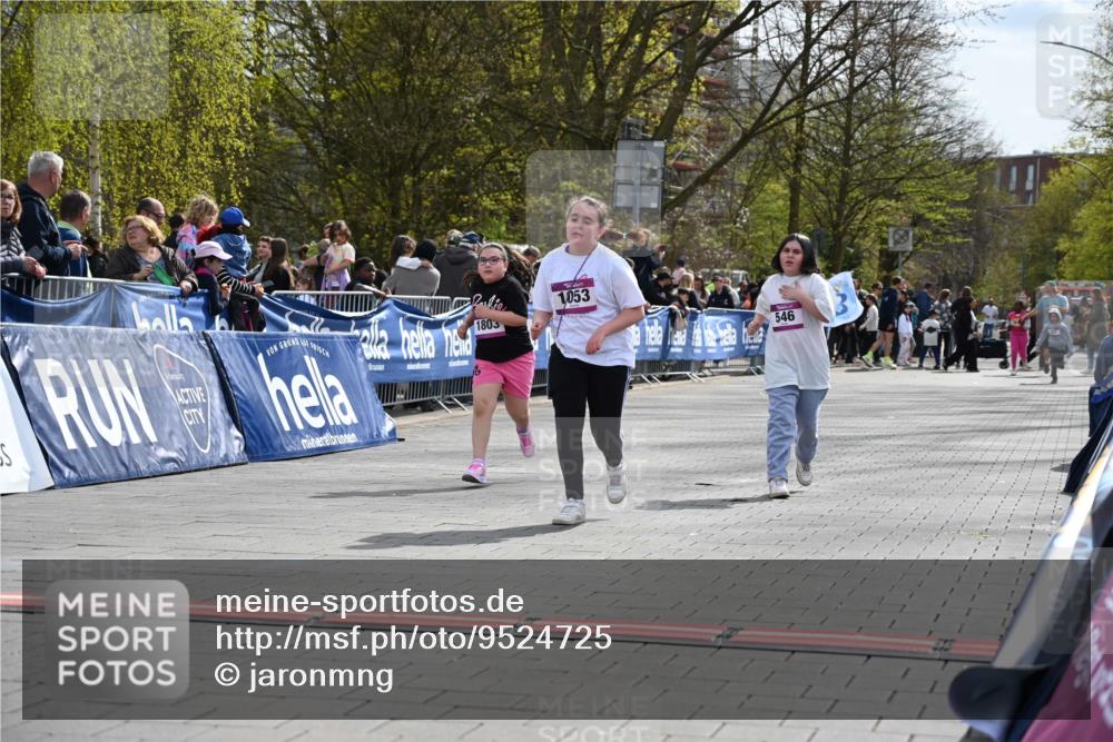 12.04.2026 - 45. Internationalen Wilhelmsburger Insellauf J. Mangold http://msf.ph/oto/9524725 12.04.2026 14:52:37 Ziel 1053, 546, 1803 meine-sportfotos.de