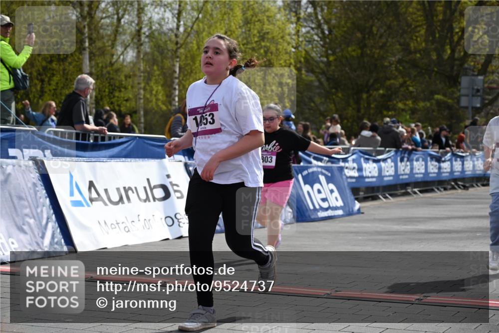 12.04.2026 - 45. Internationalen Wilhelmsburger Insellauf J. Mangold http://msf.ph/oto/9524737 12.04.2026 14:52:39 Ziel 1053, 546, 1803 meine-sportfotos.de