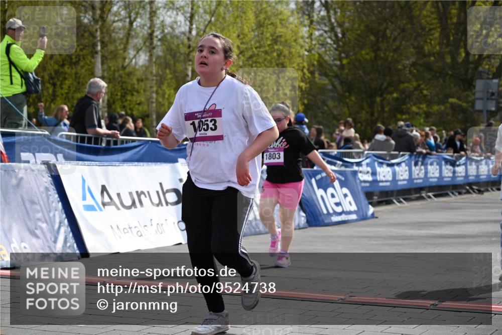 12.04.2026 - 45. Internationalen Wilhelmsburger Insellauf J. Mangold http://msf.ph/oto/9524738 12.04.2026 14:52:39 Ziel 1053, 546, 1803 meine-sportfotos.de