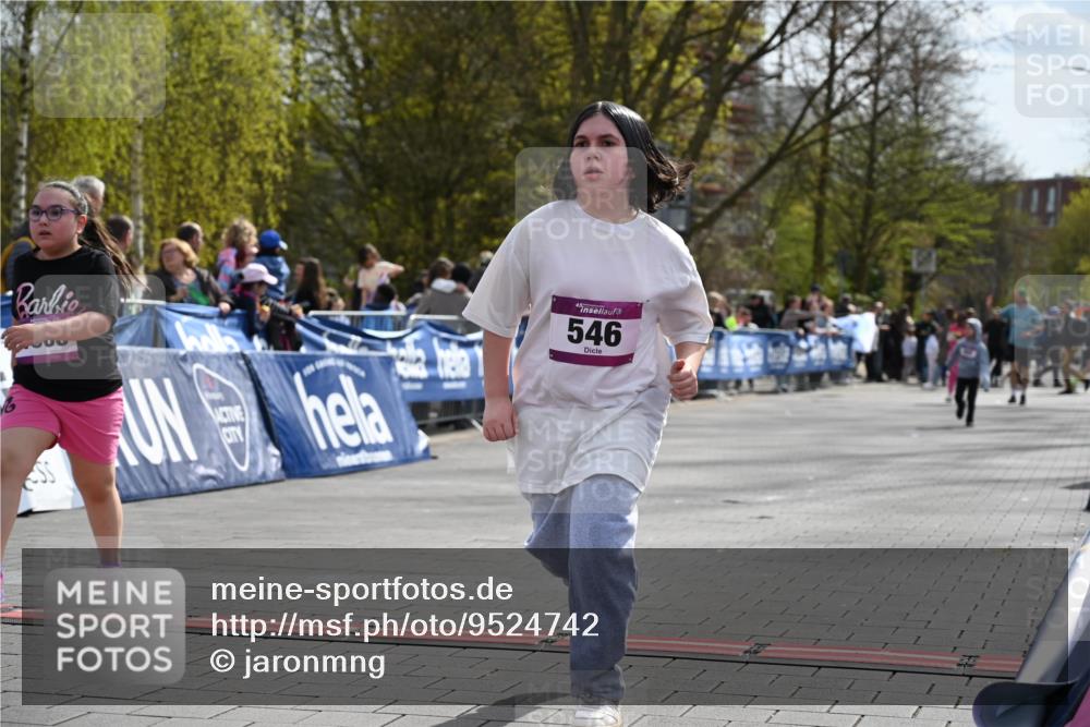 12.04.2026 - 45. Internationalen Wilhelmsburger Insellauf J. Mangold http://msf.ph/oto/9524742 12.04.2026 14:52:40 Ziel 1053, 546, 1803 meine-sportfotos.de
