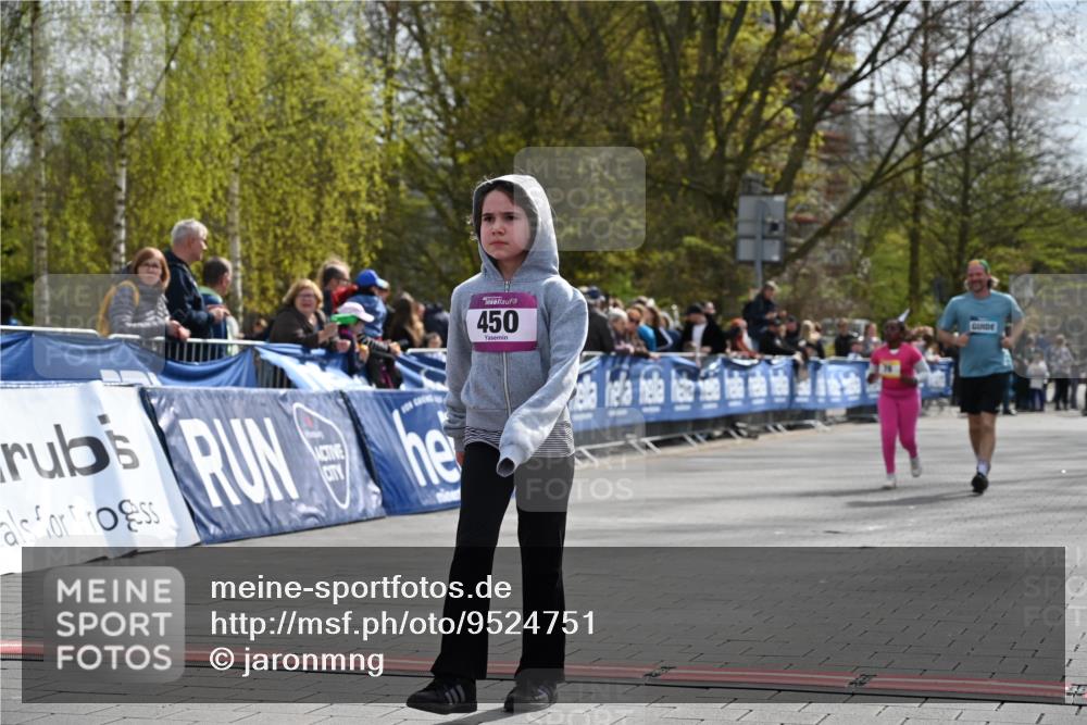 12.04.2026 - 45. Internationalen Wilhelmsburger Insellauf J. Mangold http://msf.ph/oto/9524751 12.04.2026 14:52:48 Ziel 450 meine-sportfotos.de
