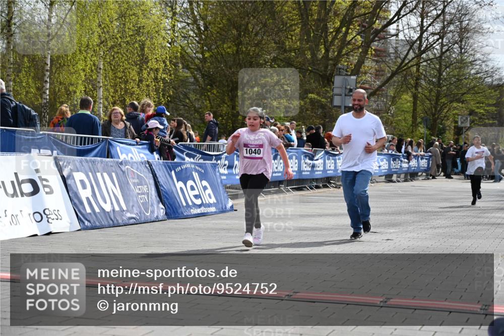 12.04.2026 - 45. Internationalen Wilhelmsburger Insellauf J. Mangold http://msf.ph/oto/9524752 12.04.2026 14:53:01 Ziel 1040, 509 meine-sportfotos.de