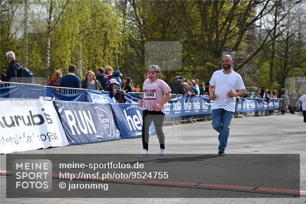 12.04.2026 - 45. Internationalen Wilhelmsburger Insellauf J. Mangold http://msf.ph/oto/9524755 12.04.2026 14:53:01 Ziel 1040, 509 meine-sportfotos.de