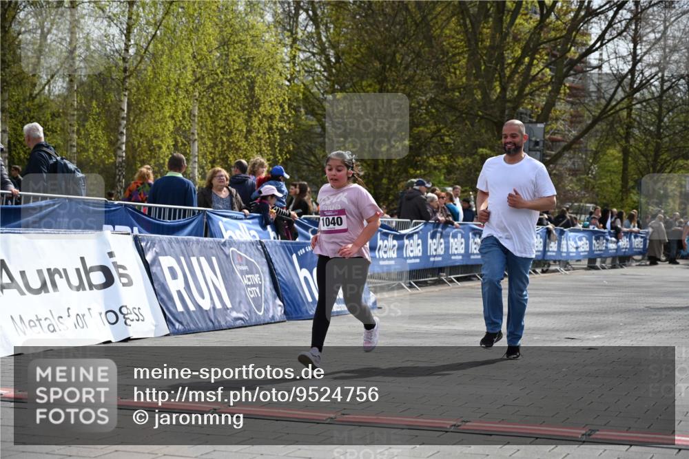 12.04.2026 - 45. Internationalen Wilhelmsburger Insellauf J. Mangold http://msf.ph/oto/9524756 12.04.2026 14:53:01 Ziel 1040, 509 meine-sportfotos.de