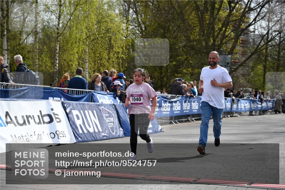 12.04.2026 - 45. Internationalen Wilhelmsburger Insellauf J. Mangold http://msf.ph/oto/9524757 12.04.2026 14:53:01 Ziel 1040, 509 meine-sportfotos.de