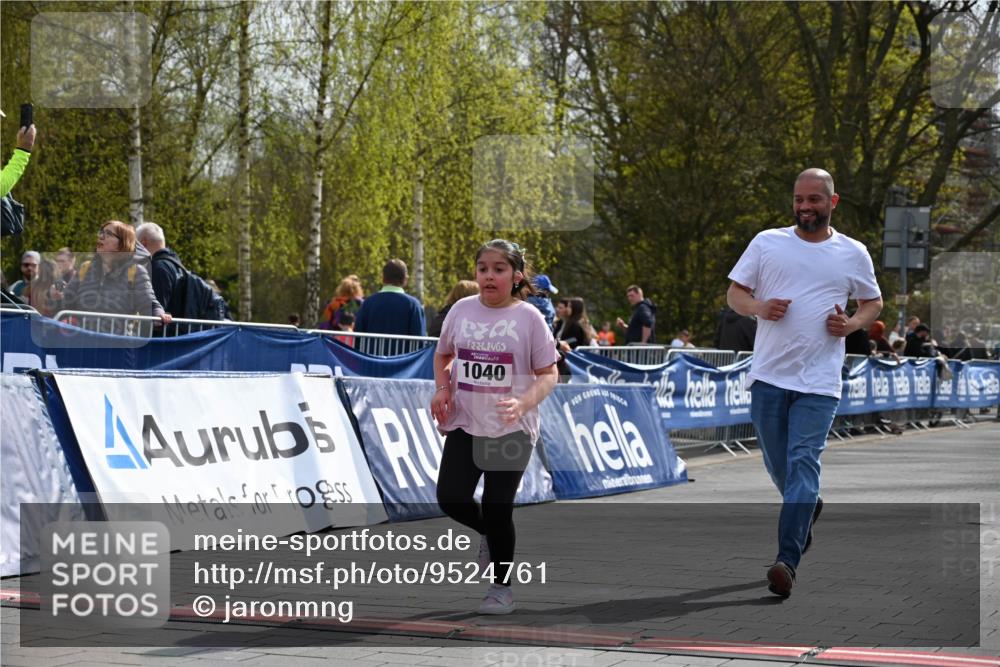 12.04.2026 - 45. Internationalen Wilhelmsburger Insellauf J. Mangold http://msf.ph/oto/9524761 12.04.2026 14:53:02 Ziel 1040, 509 meine-sportfotos.de